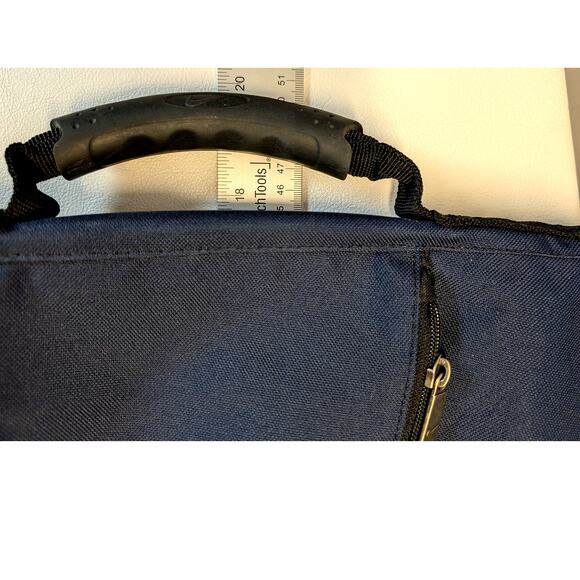 Nike Duffle Bag 20x18 Gym Travel Carry On Weekender Shoulder Strap Hold all Navy - Picture 5 of 16